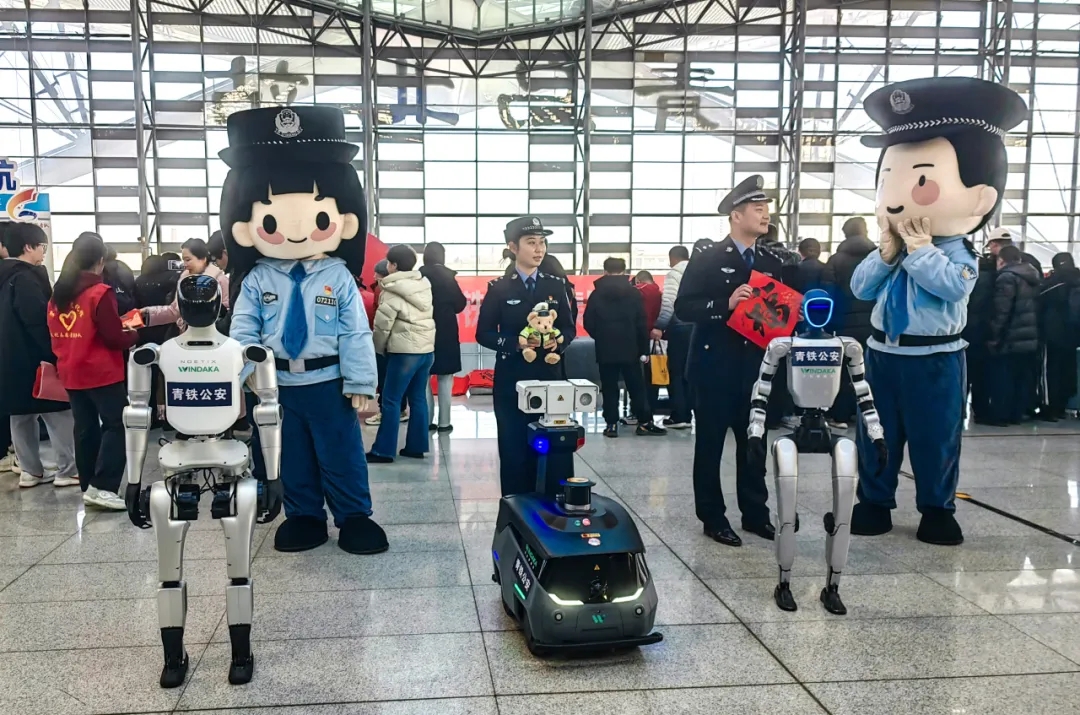 文达通股份三款警用机器人首秀青岛北站: “智慧+温度”护航平安春运